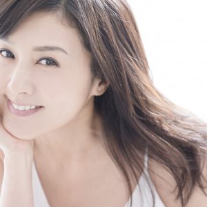 舞台「サザエさん」からメインビジュアルが解禁　ワカメ役は秋元真夏・齊藤京子のWキャストに イメージ画像