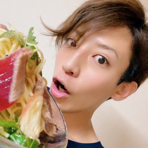 【推しの推しレシピ】ドラマ「クレイジーレイン」でクセ者刑事役に挑戦、陳内将のカツオのたたきパスタ　 イメージ画像