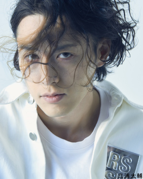 稲垣成弥、デビュー10周年で初の写真集発売　コンセプトは“俳優人生の過程”における“今” イメージ画像