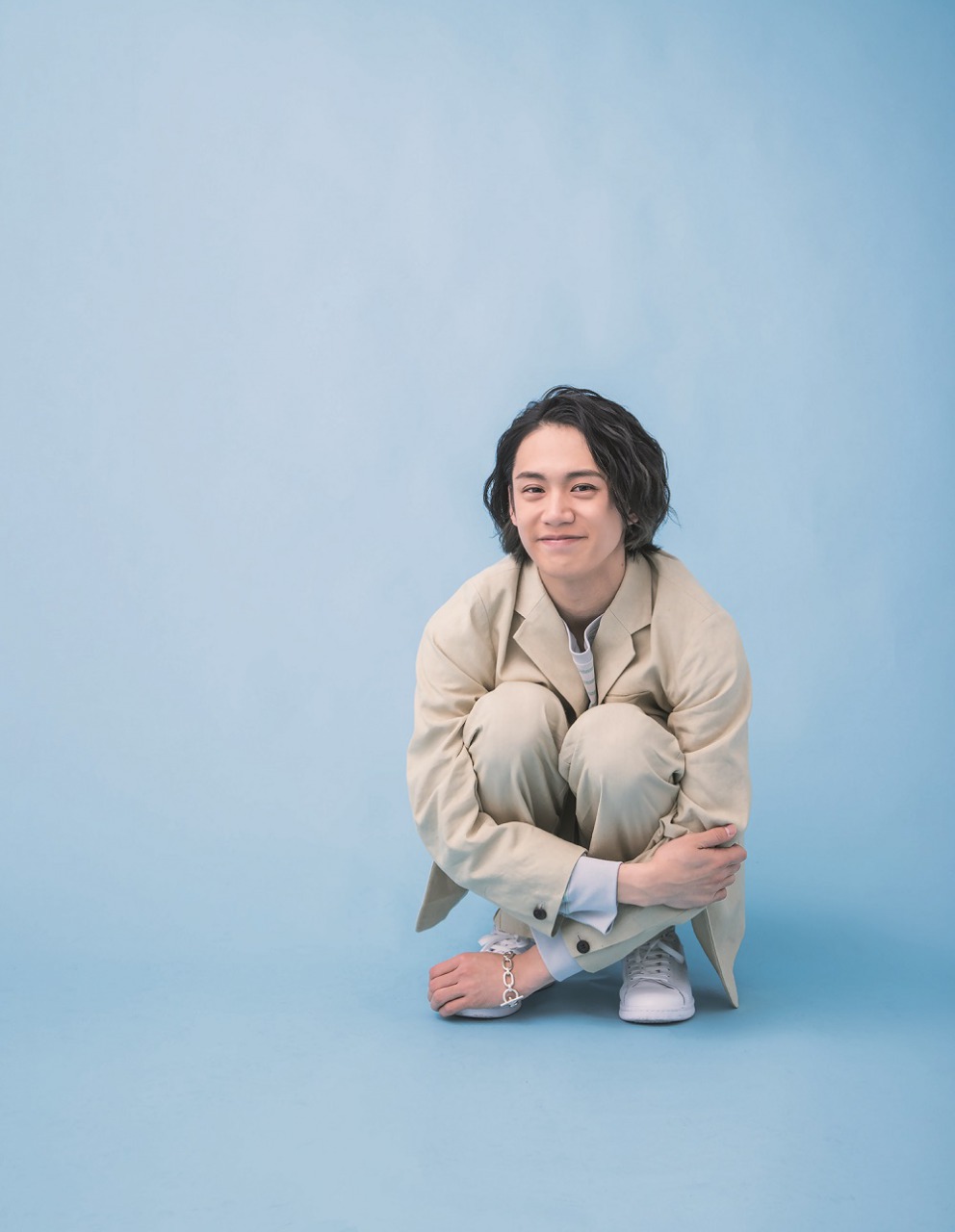 前川優希「毎日に少しの彩りを」　さまざまな職業人に扮するカレンダーブックが発売 イメージ画像