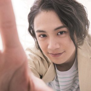 前川優希「毎日に少しの彩りを」　さまざまな職業人に扮するカレンダーブックが発売 イメージ画像