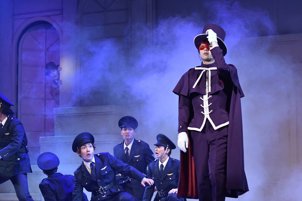 舞台『錦田警部はどろぼうがお好き』開幕、舞台写真＆キャスト・演出家コメントが到着 イメージ画像