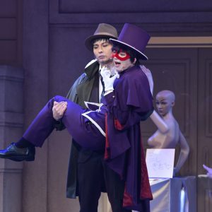 舞台『錦田警部はどろぼうがお好き』開幕、舞台写真＆キャスト・演出家コメントが到着 イメージ画像