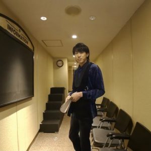 黒羽麻璃央・佐藤流司ら出演、VR専用演劇シリーズ第1弾「SPOOKY!!」場面写真が公開 イメージ画像