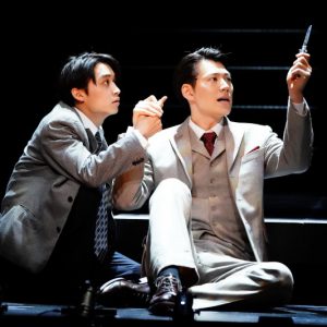 日本初演から10年、ミュージカル『スリル・ミー』が開幕　舞台写真＆コメントが到着 イメージ画像