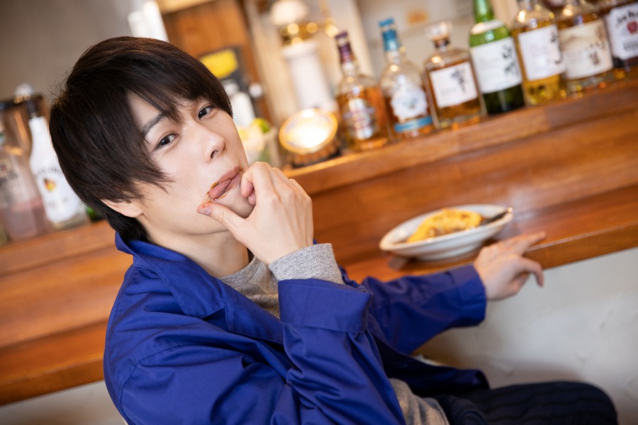 飯山裕太「美味しいご飯と共に楽しんで」　1st写真集『foodie』発売、お渡し会の開催も イメージ画像