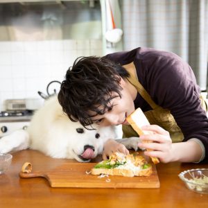 飯山裕太「美味しいご飯と共に楽しんで」　1st写真集『foodie』発売、お渡し会の開催も イメージ画像