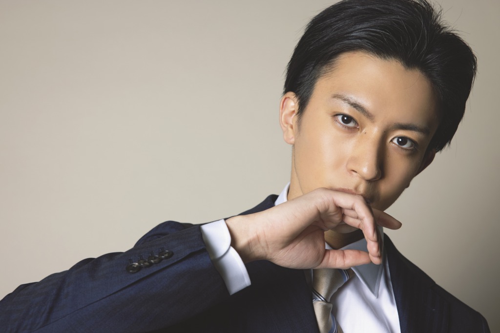 松島勇之介、甘いささやきや博多弁を披露　“ナマ声”付き写真集「A-VOICE」が発売 イメージ画像