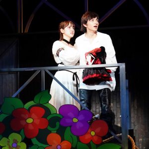 川﨑皇輝の舞台初主演作『ロミオとロザライン』が開幕　舞台写真＆コメント到着 イメージ画像