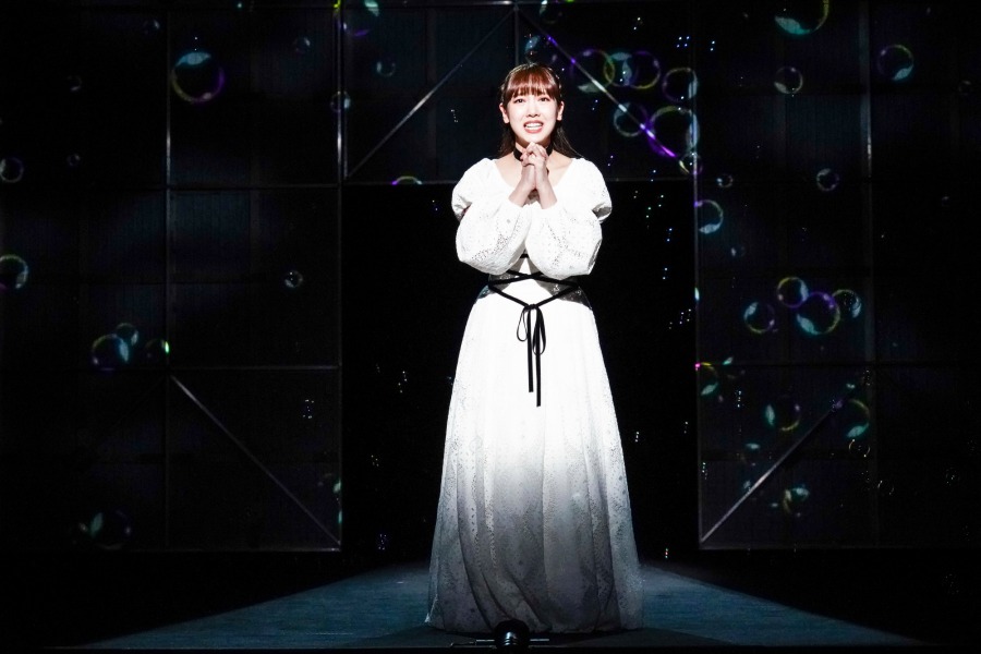 川﨑皇輝の舞台初主演作『ロミオとロザライン』が開幕　舞台写真＆コメント到着 イメージ画像