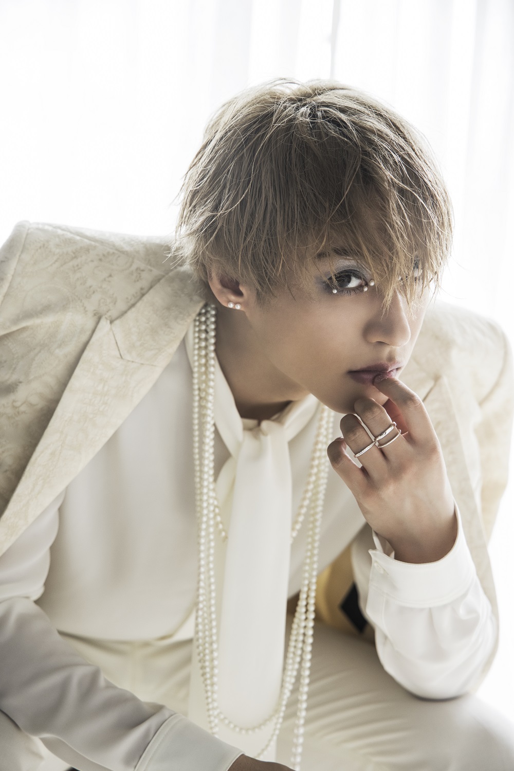 前山剛久の“表現を全て詰め込んだ”ビジュアルブック「Artist」発売 イメージ画像