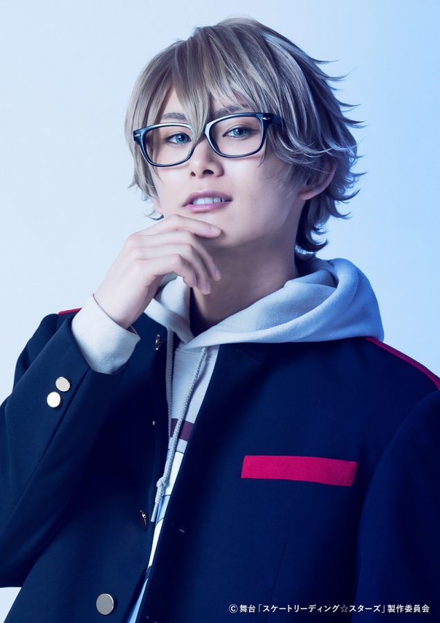 舞台スケスタ、ジャージで氷上を舞うメインビジュアル＆制服姿が公開 イメージ画像