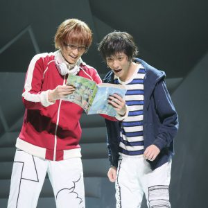 鈴木拡樹＆荒牧慶彦W主演「バクマン。」THE STAGEが開幕、水で表現する心情 イメージ画像
