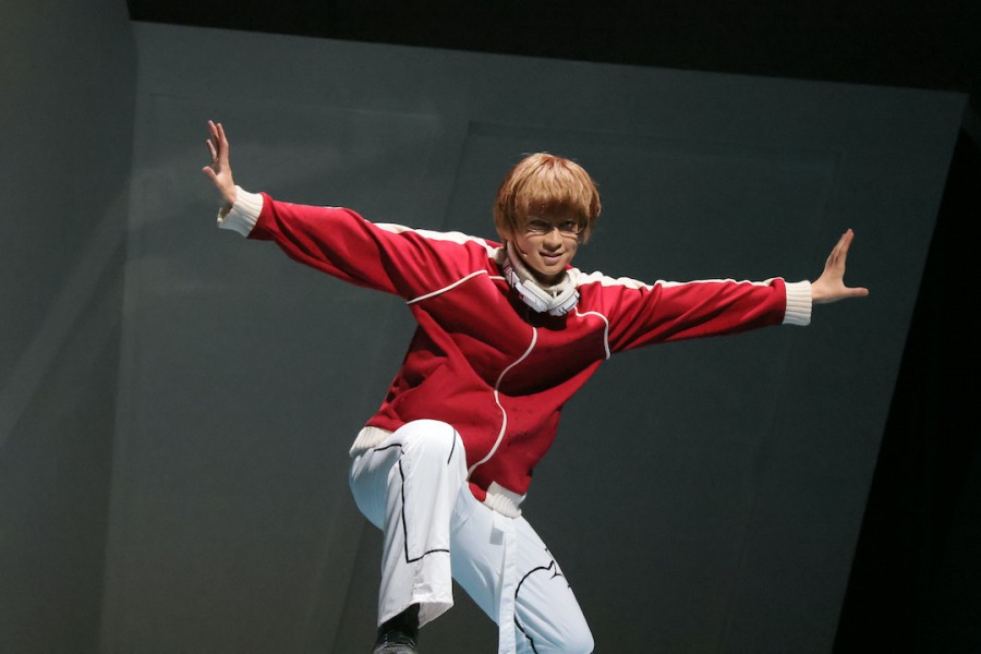 鈴木拡樹＆荒牧慶彦W主演「バクマン。」THE STAGEが開幕、水で表現する心情 イメージ画像