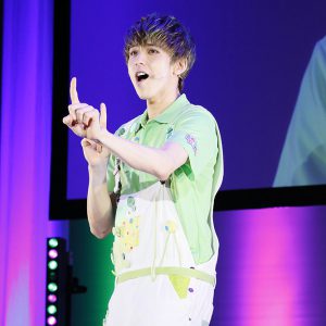 木津つばさ・陳内将ら“おにいさん”が歌にお絵描きに…「うたってにこりん☆」お遊戯会レポート イメージ画像