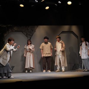 川尻恵太の生い立ちがモチーフ、大人になるまでの20年を描く「ゴールドマウンテン」が開幕 イメージ画像