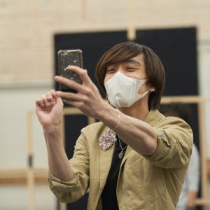 2人の切ない愛を描く、平間壮一・小関裕太ら出演『The View Upstairs』稽古場レポート イメージ画像