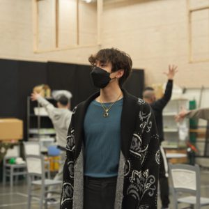 2人の切ない愛を描く、平間壮一・小関裕太ら出演『The View Upstairs』稽古場レポート イメージ画像