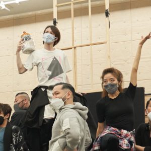 2人の切ない愛を描く、平間壮一・小関裕太ら出演『The View Upstairs』稽古場レポート イメージ画像