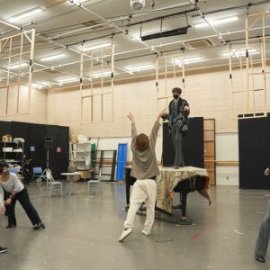 2人の切ない愛を描く、平間壮一・小関裕太ら出演『The View Upstairs』稽古場レポート イメージ画像