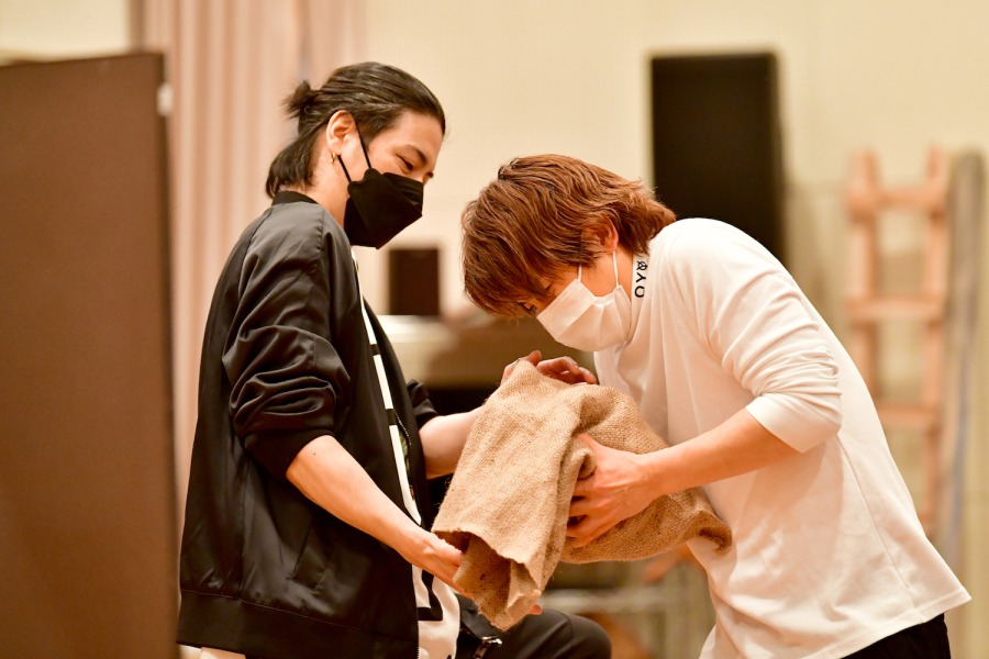 愉快に生きていこうーーいよいよ大詰め、舞台「無人島に生きる十六人」稽古場レポート イメージ画像
