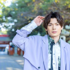 『崎山つばさ 神推し』誌面未収録カット解禁　「おみくじを引いて一喜一憂」なショットも イメージ画像