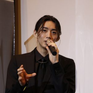 荒木宏文「観るコンディションが違えば、結論がちがって⾒える作品」　映画『漆黒天』初日舞台挨拶レポート イメージ画像