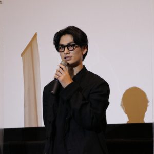 荒木宏文「観るコンディションが違えば、結論がちがって⾒える作品」　映画『漆黒天』初日舞台挨拶レポート イメージ画像