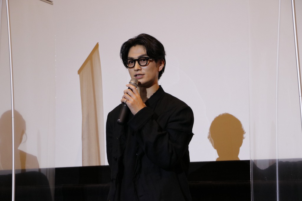 荒木宏文「観るコンディションが違えば、結論がちがって⾒える作品」　映画『漆黒天』初日舞台挨拶レポート イメージ画像