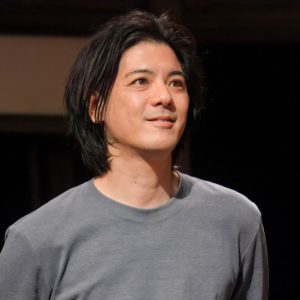 中村誠治郎「少しでも何かを感じていただけたら」　『キスより素敵な手を繋ごう』開幕 イメージ画像