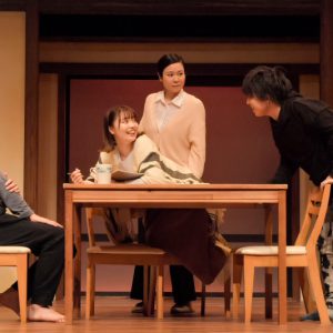 中村誠治郎「少しでも何かを感じていただけたら」　『キスより素敵な手を繋ごう』開幕 イメージ画像