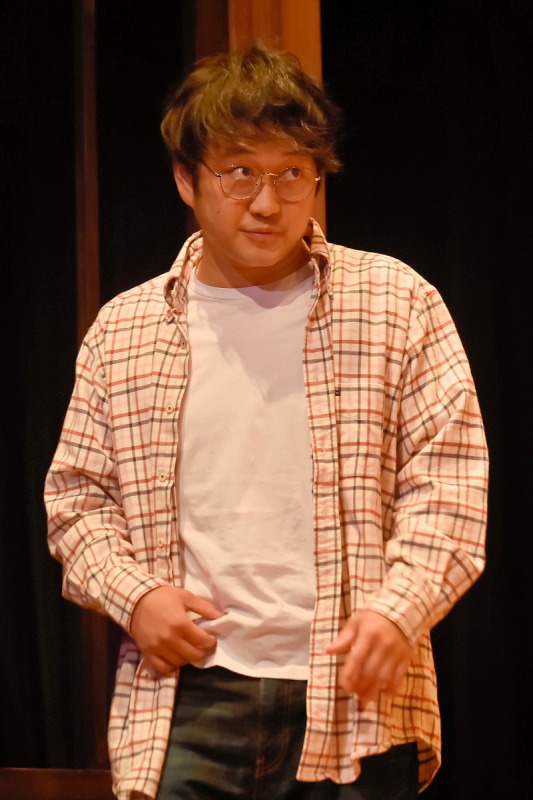 中村誠治郎「少しでも何かを感じていただけたら」　『キスより素敵な手を繋ごう』開幕 イメージ画像