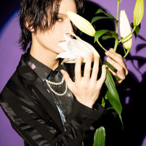 平賀勇成、花に囲まれる　フォトブック発売決定＆イベント開催も イメージ画像