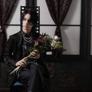 平賀勇成、花に囲まれる　フォトブック発売決定＆イベント開催も イメージ画像