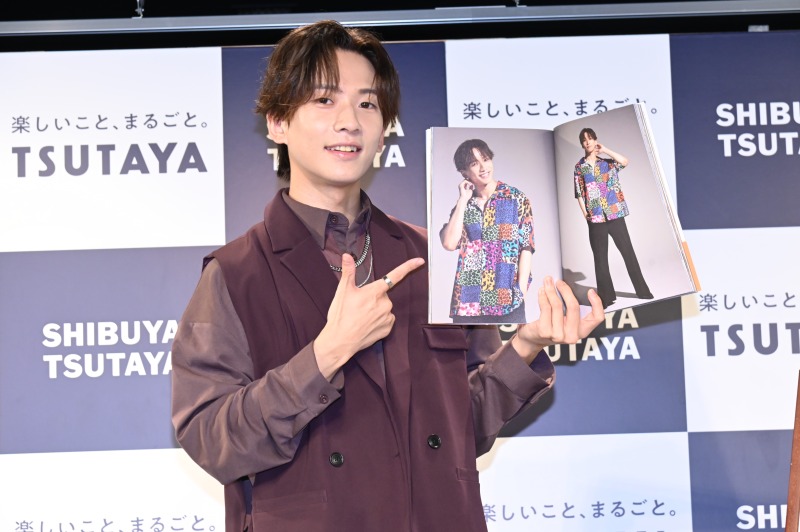 吉高志音が1st写真集発売イベントに登場 「『もっと自分のことを好きでいられるように』をみんなに伝えたい」 イメージ画像