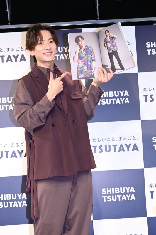 吉高志音が1st写真集発売イベントに登場 「『もっと自分のことを好きでいられるように』をみんなに伝えたい」 イメージ画像