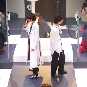特殊ミステリー歌劇「心霊探偵八雲」-呪いの解法-が開幕　舞台写真＆コメントが到着 イメージ画像
